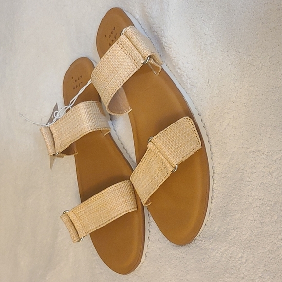 Sandals by a new day - Picture 1 of 8